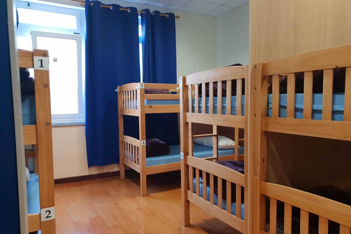 Slaapzaal, gemengd (1 Bed in 8 Bed Dorm) | Geluiddichte muren, gratis wifi, beddengoed