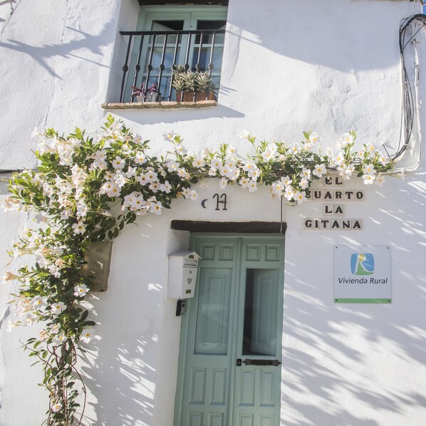 Exterior detail - THE FOURTH THE GYPSY (Jimena de la Frontera)