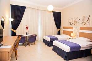 1 quarto, cofres nos quartos, escrivaninha, quartos à prova de som