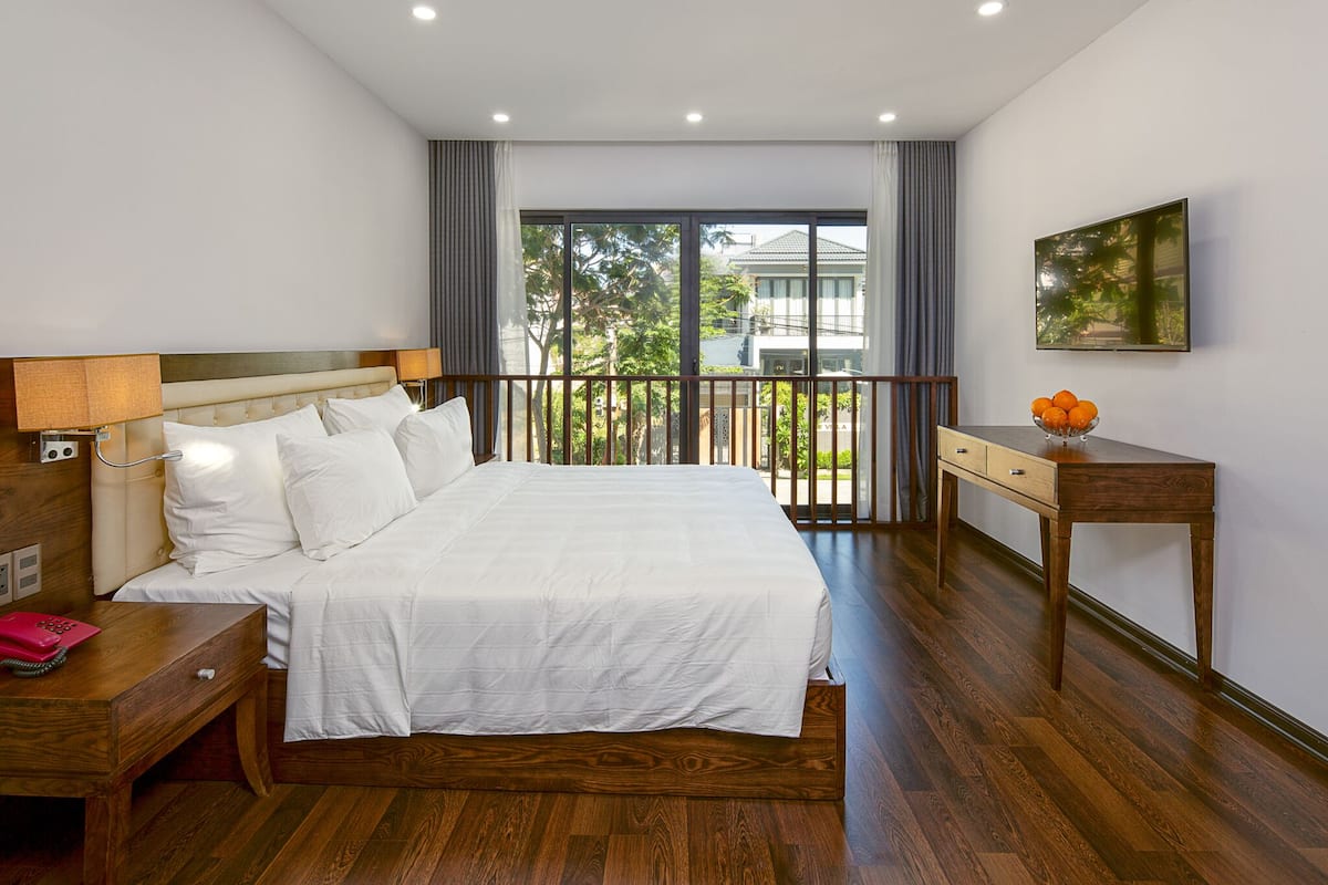 Luxury Double Room, 2 Bedrooms, Non Smoking, City View | Individually decorated, individually furnished, desk, laptop workspace