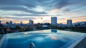 Rooftop pool - Dana Residence (Da Nang)