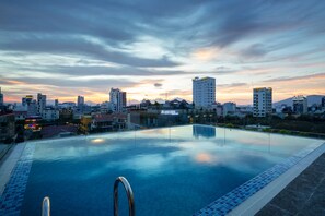 Kolam renang outdoor