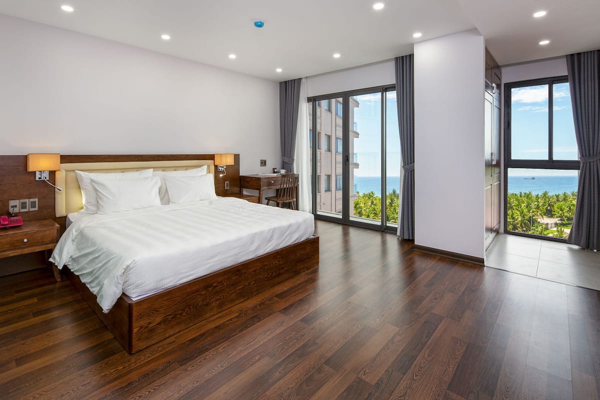 Deluxe Double Room, Partial Ocean View | Individually decorated, individually furnished, desk, laptop workspace