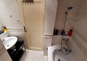 Bathtub, hair dryer, towels, soap