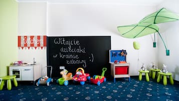 Área de juegos infantiles bajo techo