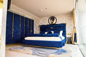 Two Bedroom King Suite | 1 bilik tidur, peralatan tempat tidur premium, tilam berlapik, bar mini