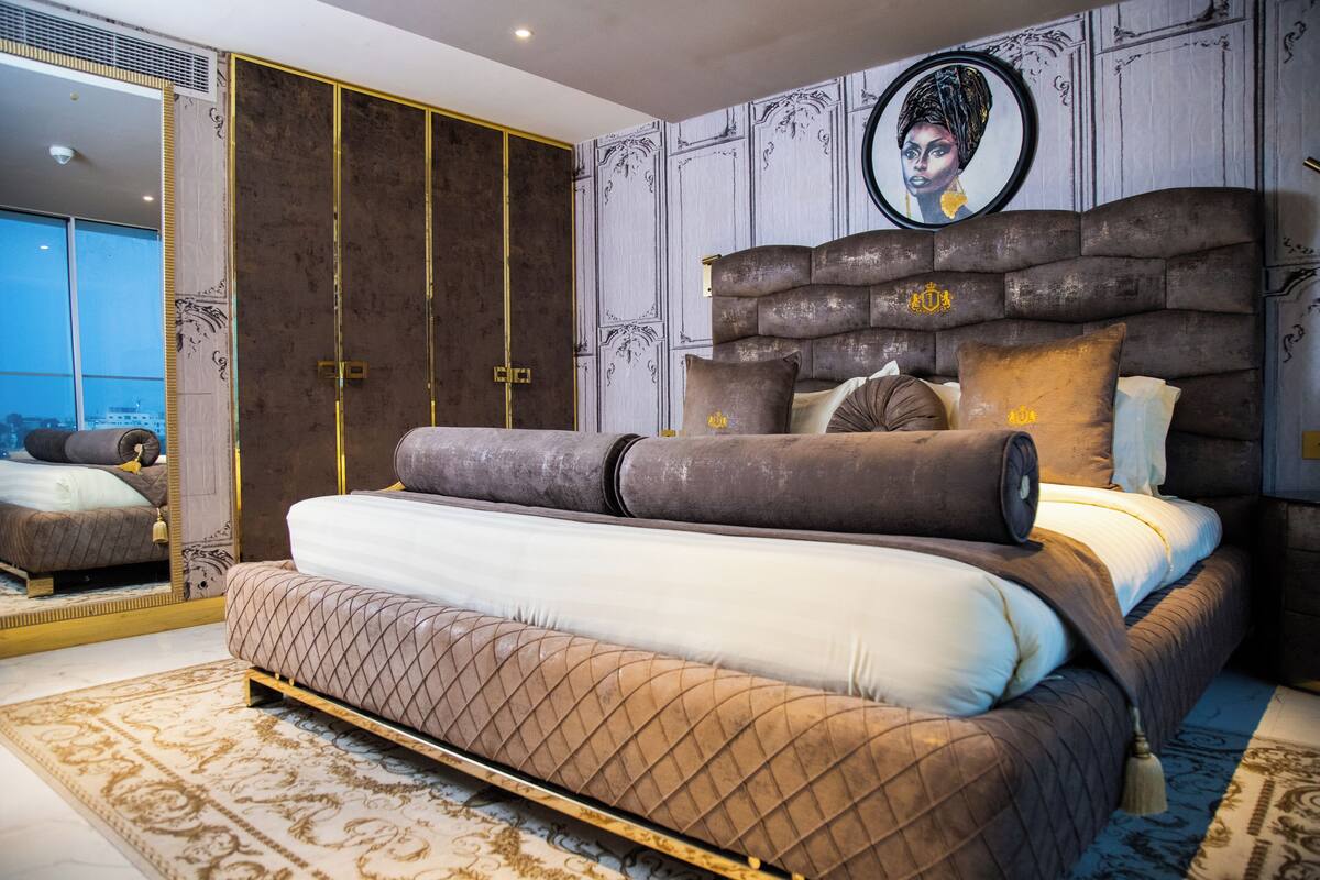 deluxe suite | 1 bedroom, premium bedding, pillow-top beds, minibar