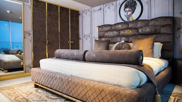 Deluxe Suite | 1 bedroom, premium bedding, pillow-top beds, minibar