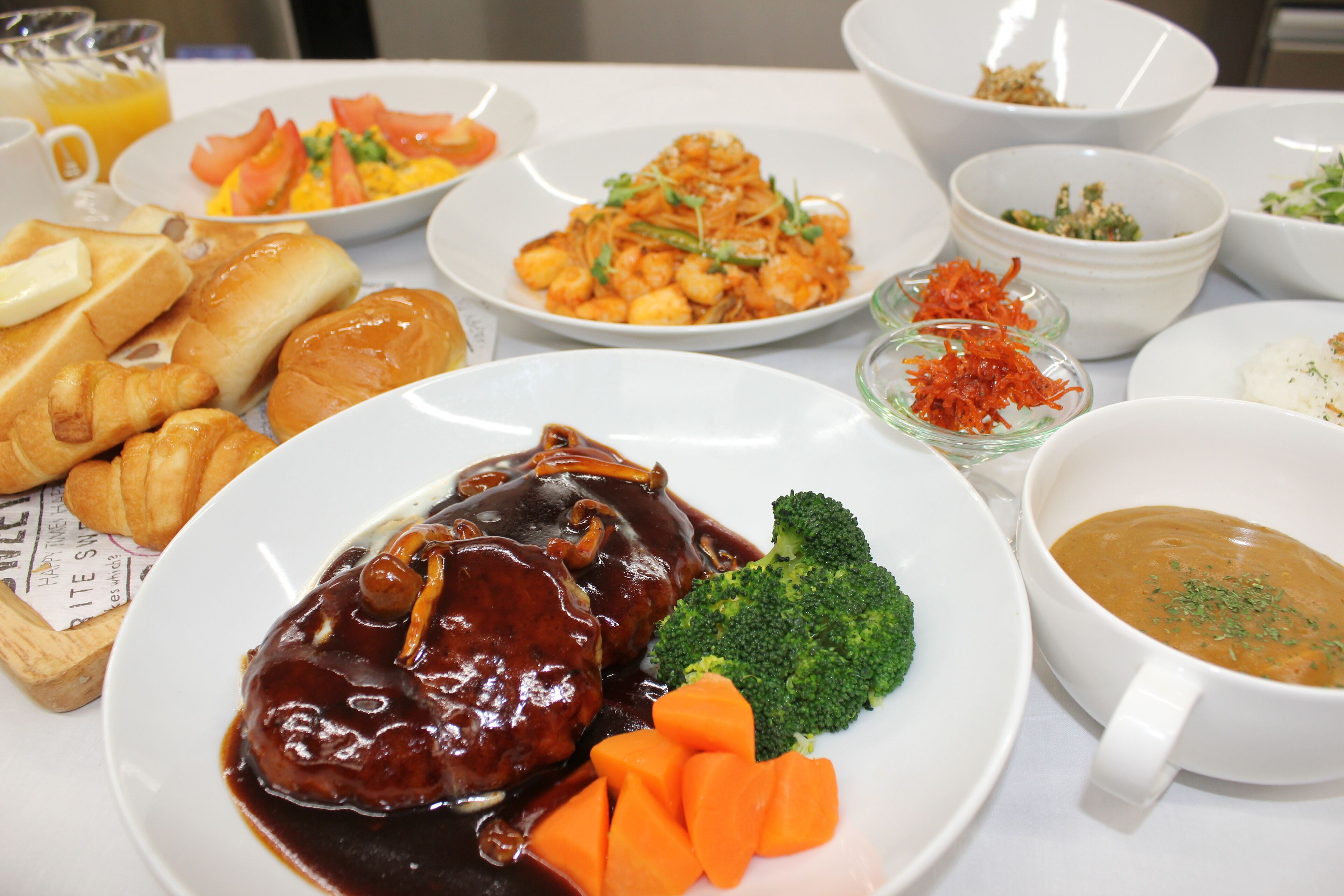 daily buffet breakfast for a fee