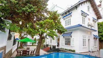 Kolam renang terbuka