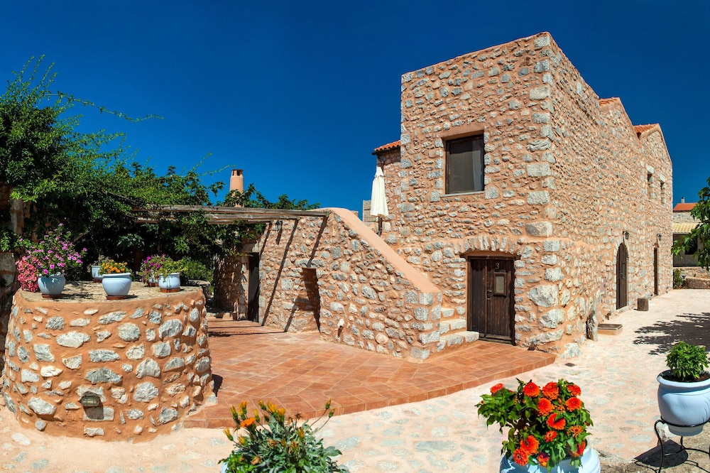 Stone built studio for 3,Olive Grove,Near Beach,Mani 2