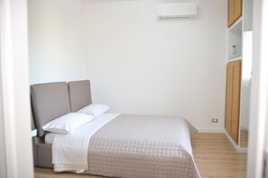 1 slaapkamer, een bureau, wifi