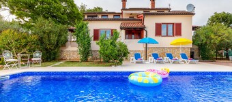 Pool, grill, WiFi, bicycles, billiards, dishwasher, washing machine