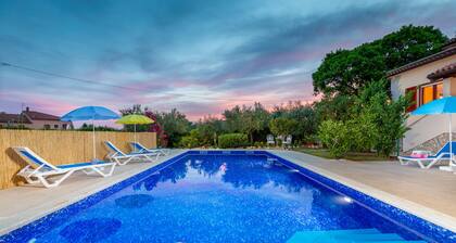 Pool, grill, WiFi, bicycles, billiards, dishwasher, washing machine