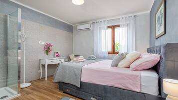 5 Schlafzimmer, Zimmersafe, Bügeleisen/Bügelbrett, WLAN