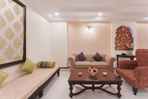 Suíte presidencial, sacada | Área de estar | TV LED 42 polegadas com canais via satélite, TV