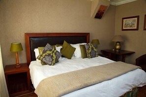 Escriptori, planxa i posts de planxar, wifi gratuïta i roba de llit 