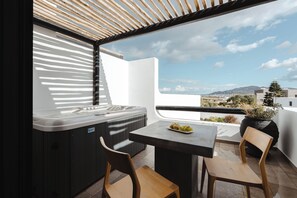 Deluxe Double Room with Jacuzzi | Ausblick vom Zimmer
