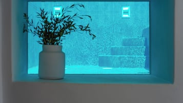 Grand Villa with Sea View | Équipements de la chambre