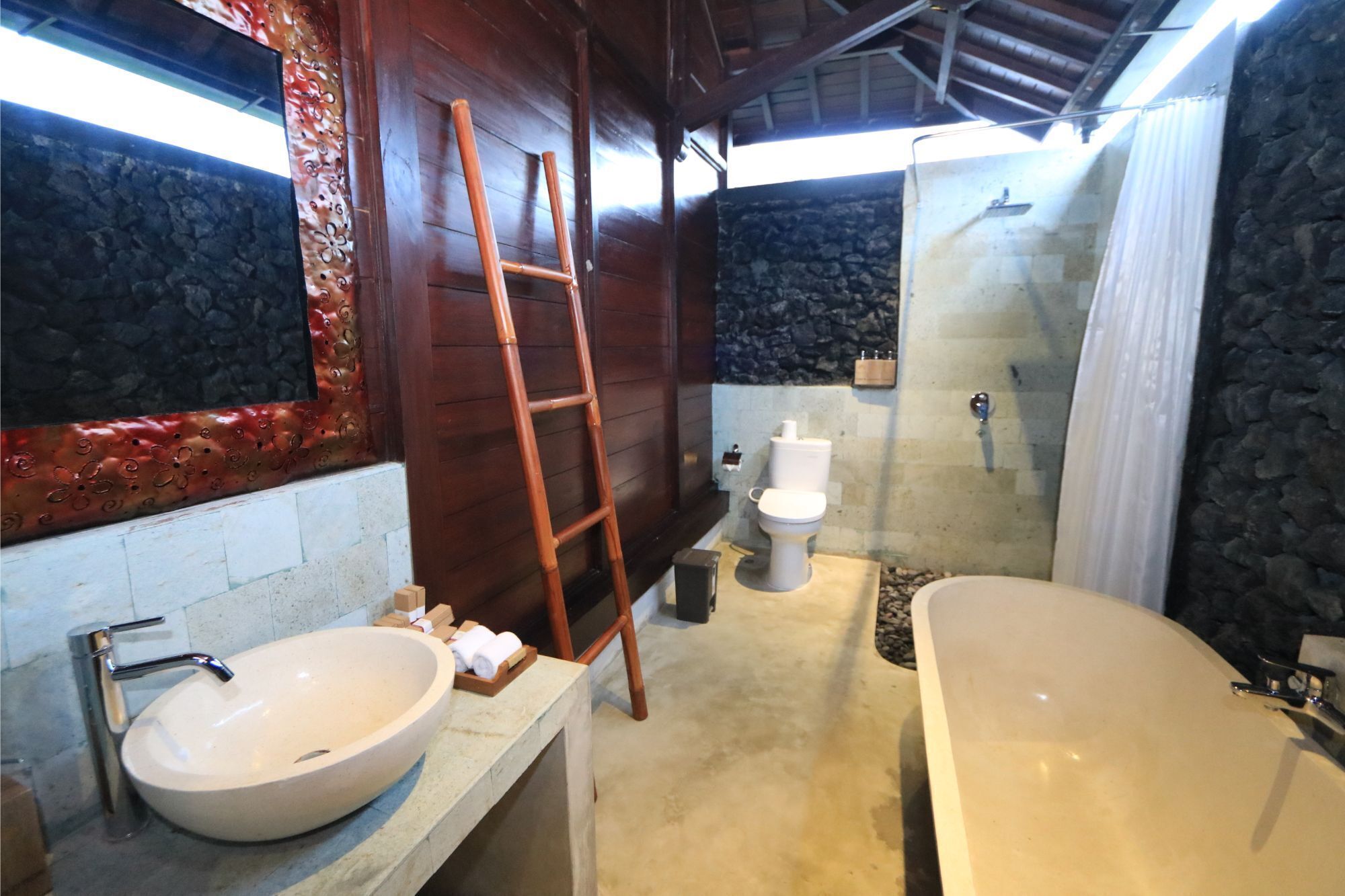 Private Pool Villa overlooking to Rice Field