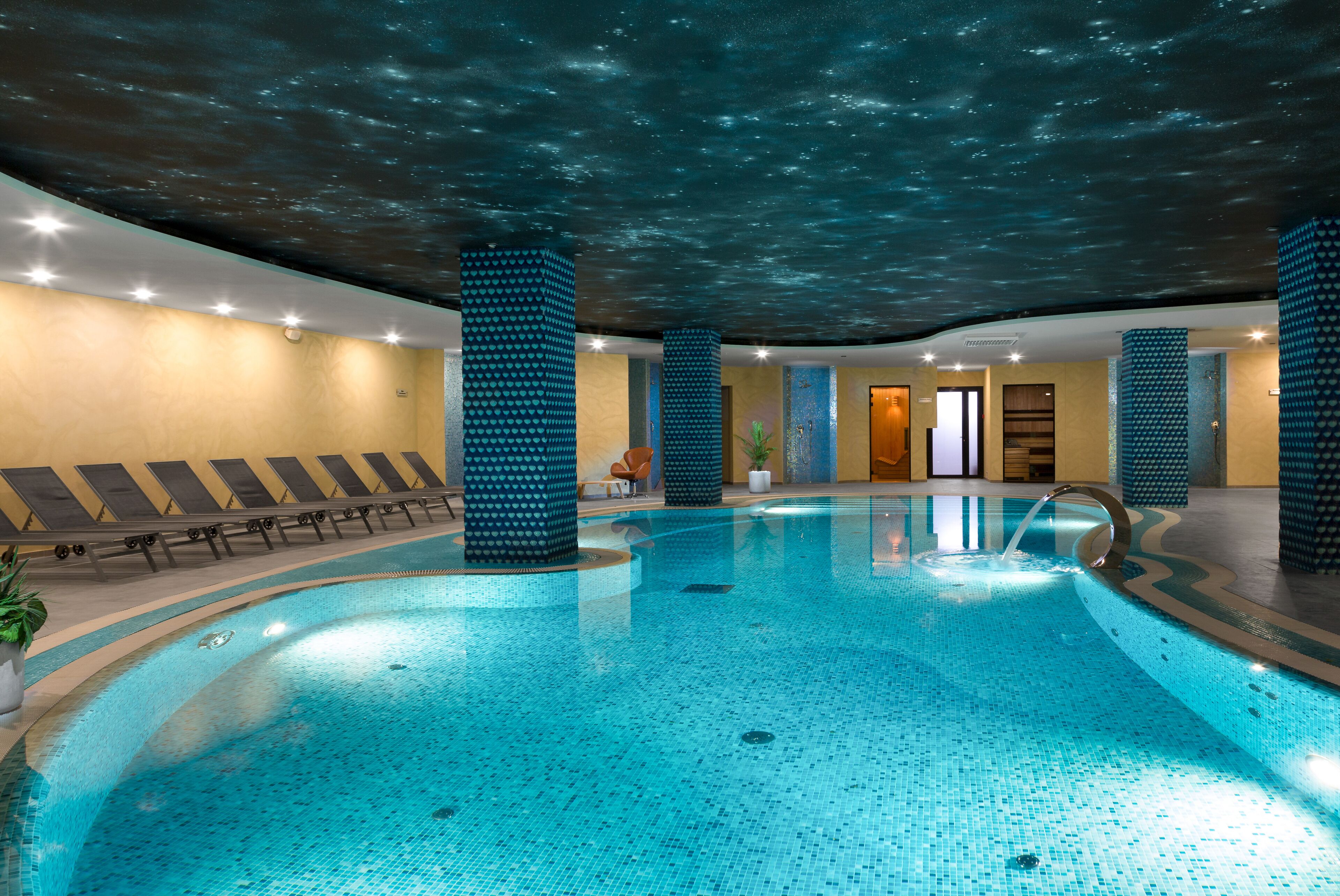 Parihoitohuone(ita), sauna, poreallas, höyrysauna, turkkilainen sauna