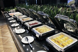 Daily English breakfast for a fee - Atrium Hotel (Mahilyow)