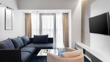 Suite | In-room safe, desk, laptop workspace, blackout drapes