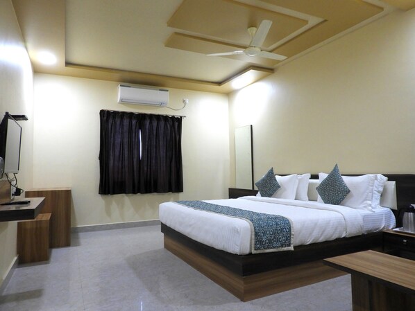 In-room safe, desk, soundproofing, free WiFi