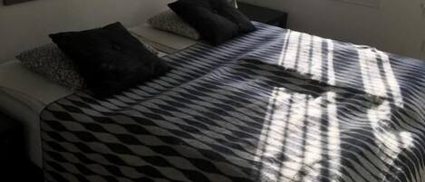 Wifi gratis y ropa de cama