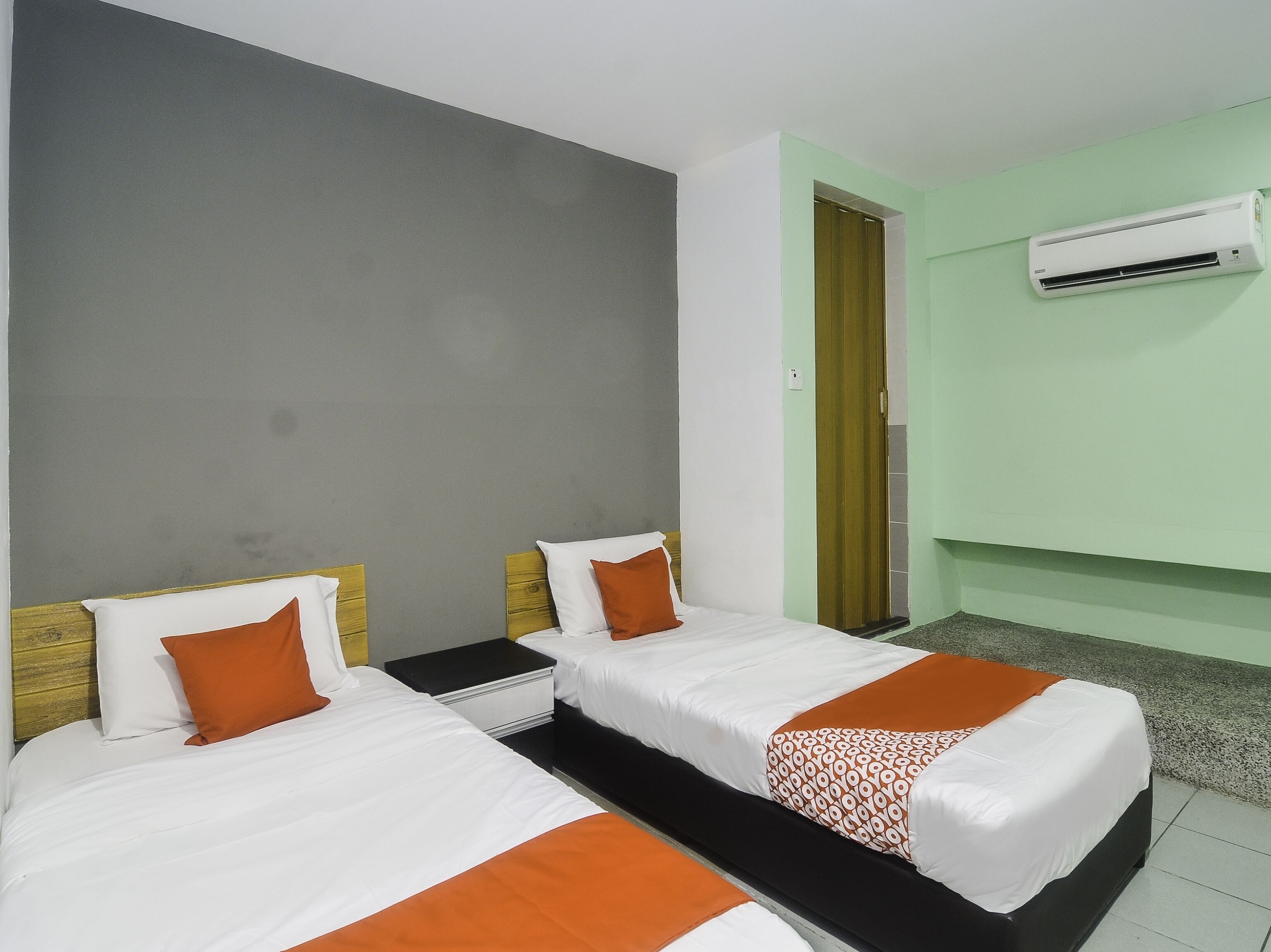 deluxe twin room | free wifi, bed sheets