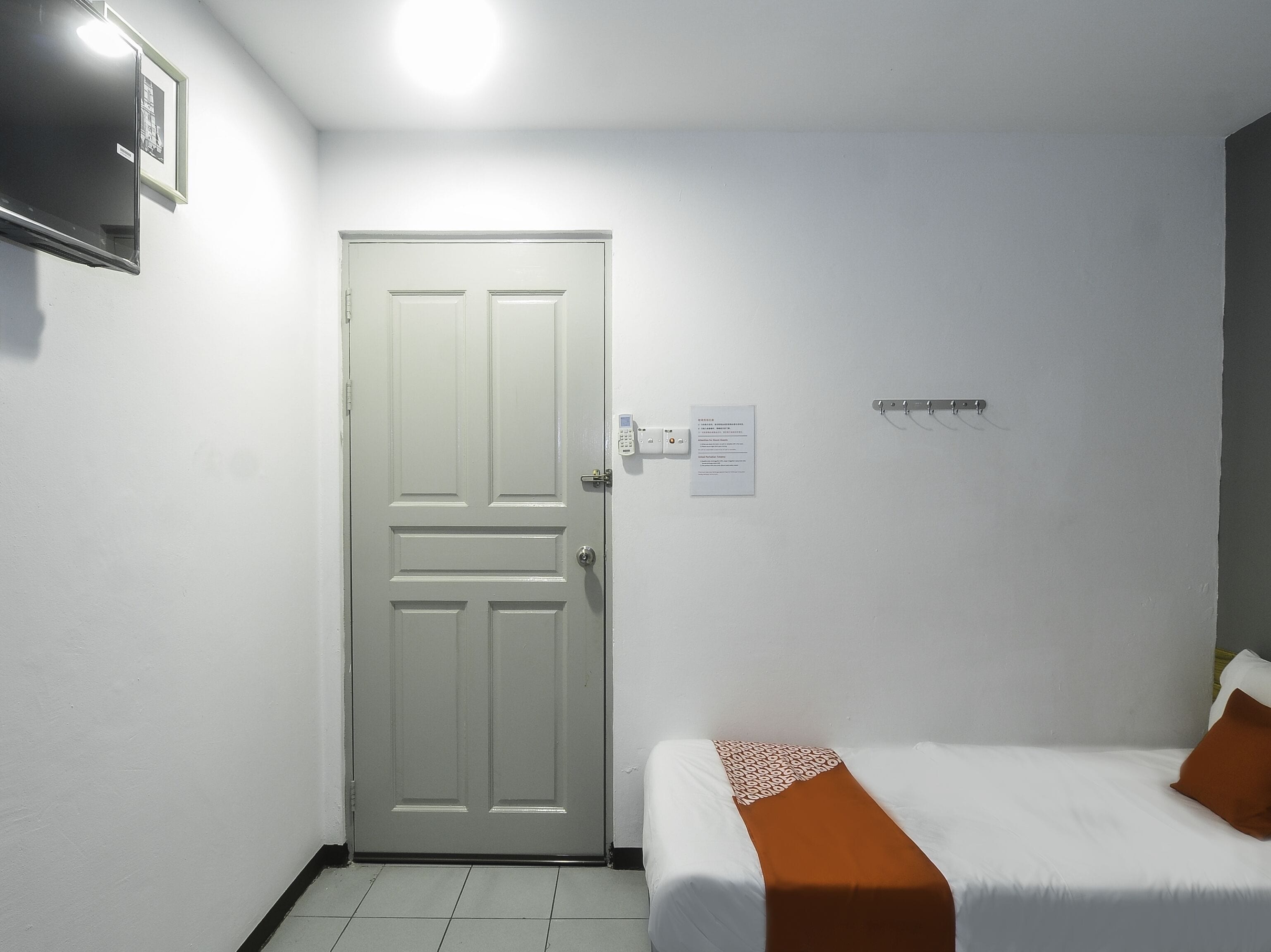 deluxe single room | free wifi, bed sheets