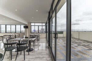 包含每日自助早餐