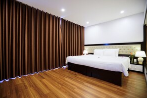 Minibar, desk, soundproofing, free WiFi