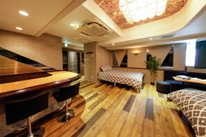 Signature Room | Living area - Ueno TS Shinobazu Hotel 2A (Tokyo)