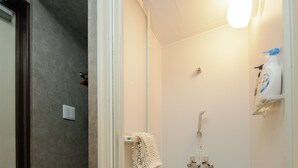 Signature Room | Bathroom shower