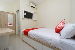 Desk, free WiFi, bed sheets