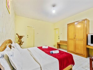 Living room - RAINBOW COTTAGES (Ootacamund)