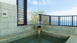 Unclassified image, 4 of 9, button - Suite Villa Panora Atami Sakurazawa (Atami)