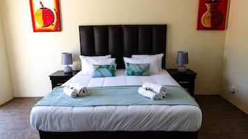 Premium Room | Egyptian cotton sheets, premium bedding, laptop workspace, soundproofing