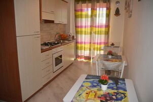 Se ofrece un desayuno bufé (3 EUR por persona)