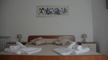 Camera Deluxe, bagno condiviso | Biancheria da letto di alta qualità, copriletto in piuma