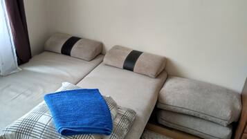 1 habitación, tabla de planchar con plancha, wifi gratis y ropa de cama