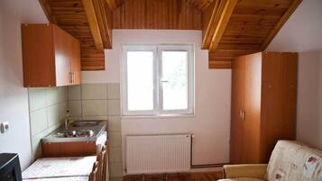 Classic Apartment (29-32) | Private kitchenette