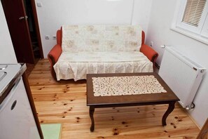 Classic Apartment (21-28) | Living room