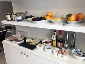 Café da manhã com buffet grátis todos os dias