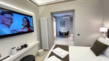 Tripla Luxury | Biancheria da letto di alta qualità, materassi in memory foam, minibar