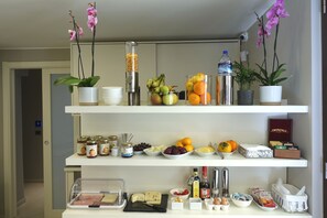 Free daily buffet breakfast - Etnea Style Catania Luxury Rooms (Catania)