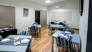 Colazione a buffet a pagamento, servita tutte le mattine 