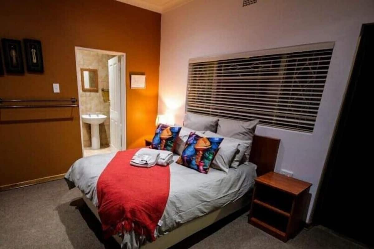 Double Room | Desk, laptop workspace, iron/ironing board (on request), WiFi (free)