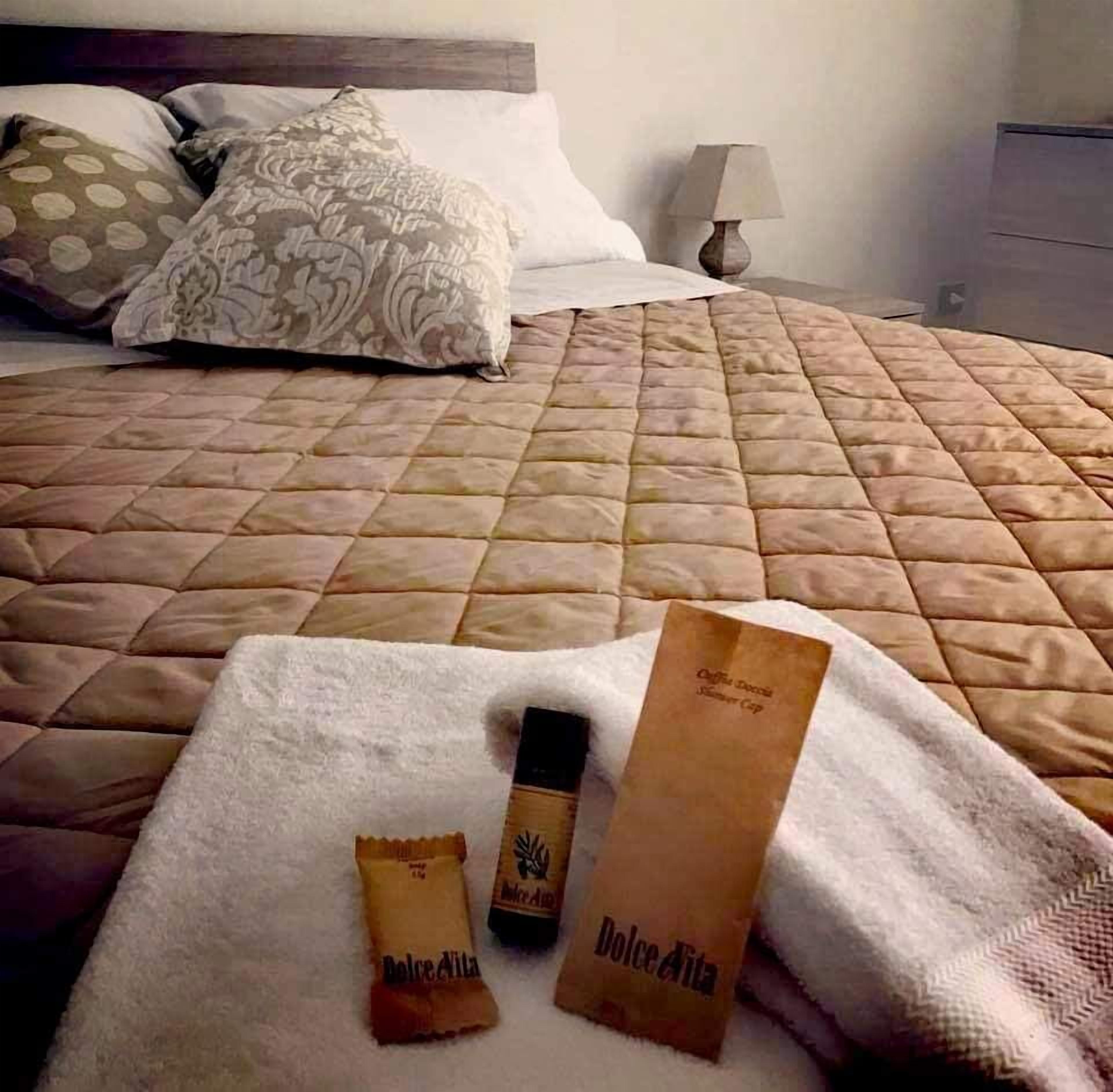 Deluxe-Zimmer, Terrasse | Schreibtisch, schallisolierte Zimmer, kostenloses WLAN, Bettwäsche